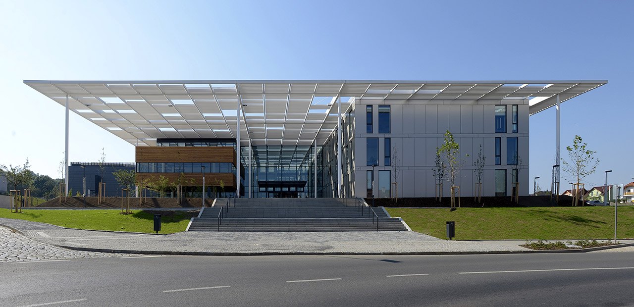 ELI Beamlines International Laser Research Centre, Prague